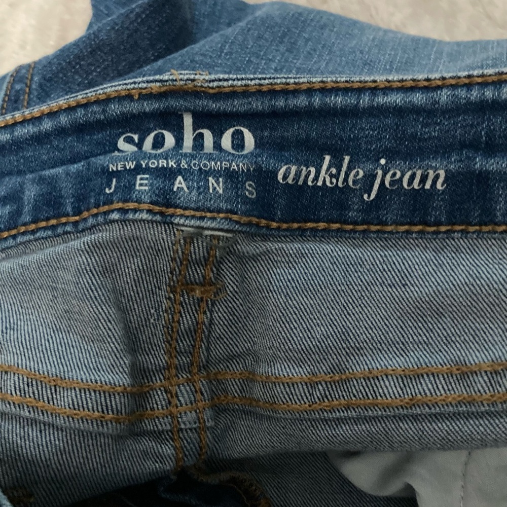 Soho New York & Company Women's Floral Embroidered Blue Jeans Size 6 - Picture 5 of 6